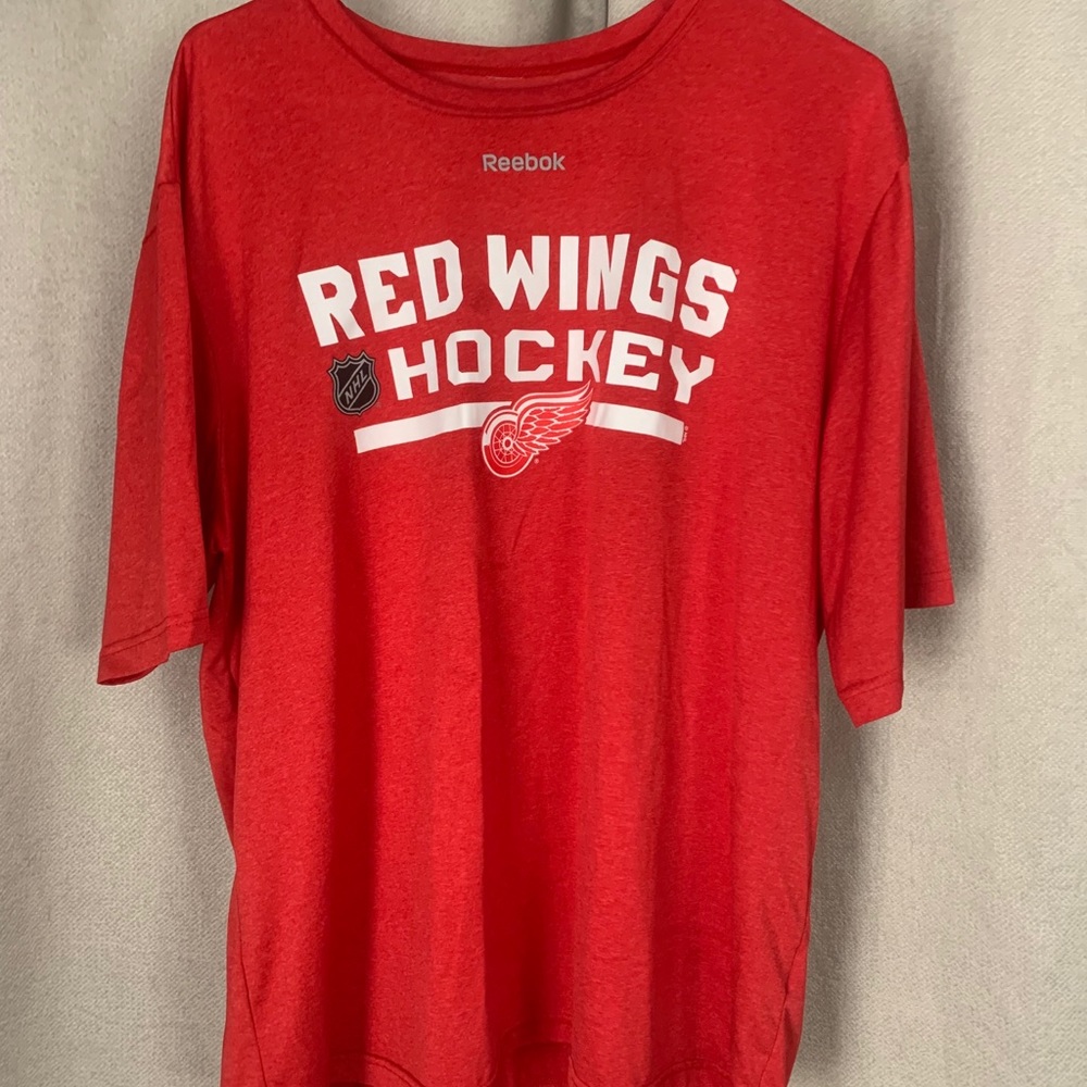 XXL Reebok Red Wings Shirt